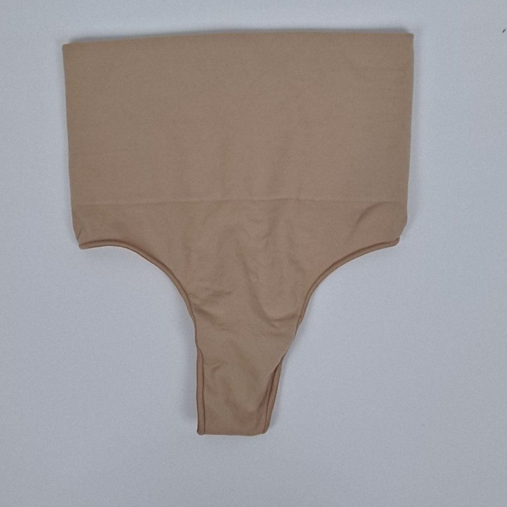 ‎SKIMS  High Waist bonded thong NWOT